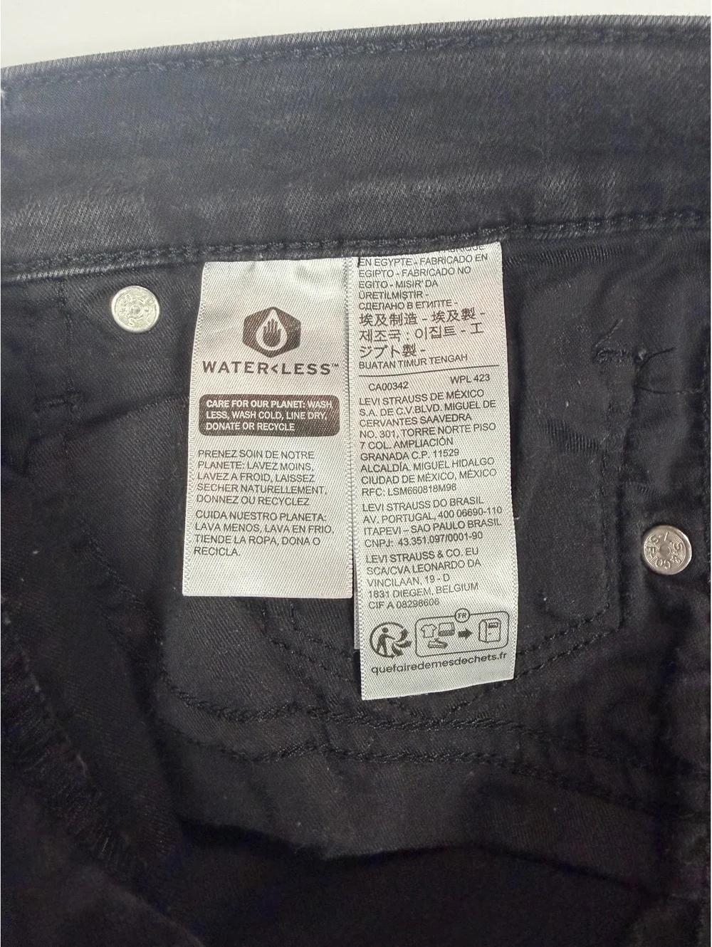 Levi's 312 Shaping Slim Jeans Women's W30 L32 Black Stretch Mid Rise WaterLess